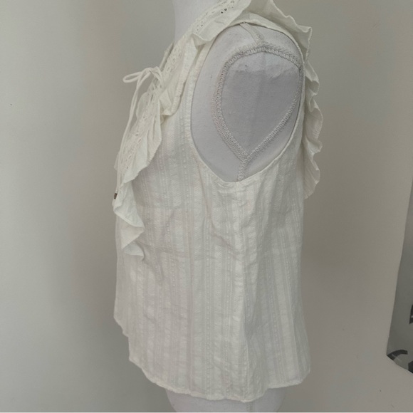 Heartloom eyelet Top - Picture 2 of 8